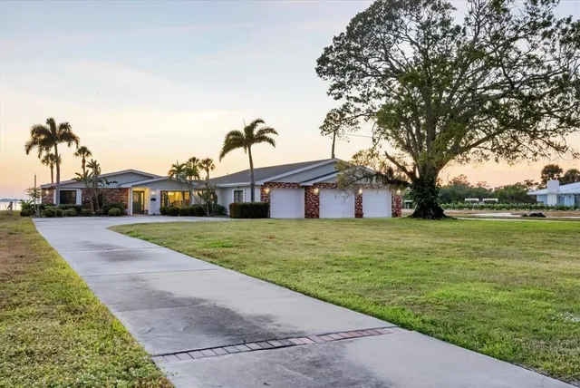 $2,000,000 | 7318 Westmoreland Drive, Sarasota, FL 34243