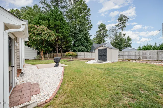 a view of a house with a backyard
