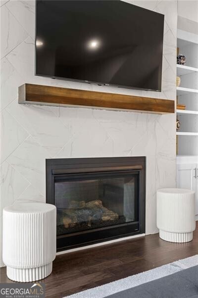 2058 Cortland Road Alpharetta, GA 30004 - Photo 10 of 31 Gas fireplace
