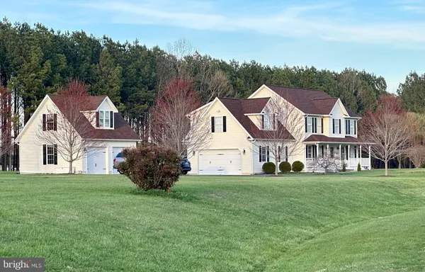 a view of a yard in front of the house