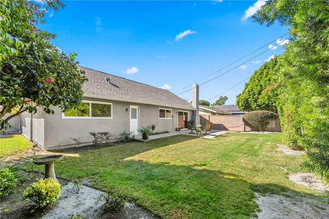 a view of a pathway along a building