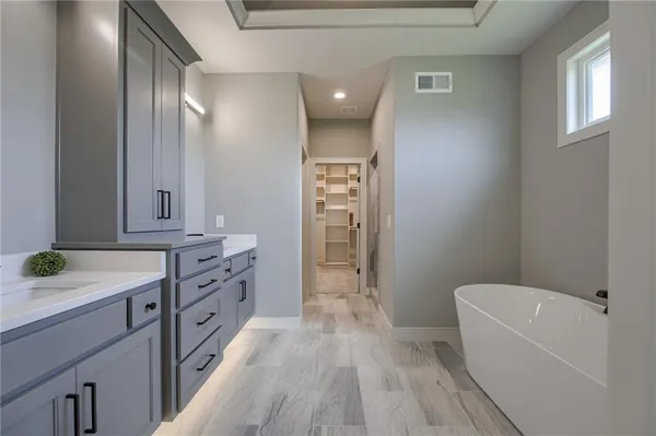 $830,000 | 2615 Northeast 91st Place, Kansas City, MO 64156