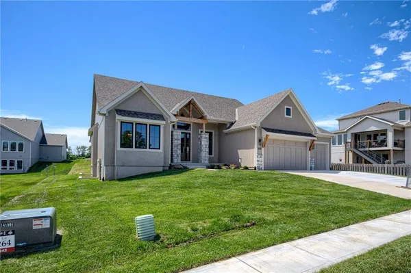 $830,000 | 2615 Northeast 91st Place, Kansas City, MO 64156