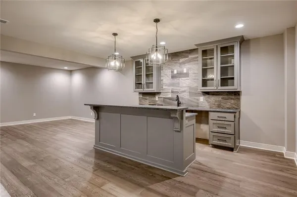 $830,000 | 2615 Northeast 91st Place, Kansas City, MO 64156