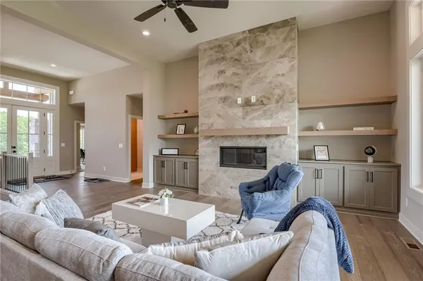 $830,000 | 2615 Northeast 91st Place, Kansas City, MO 64156