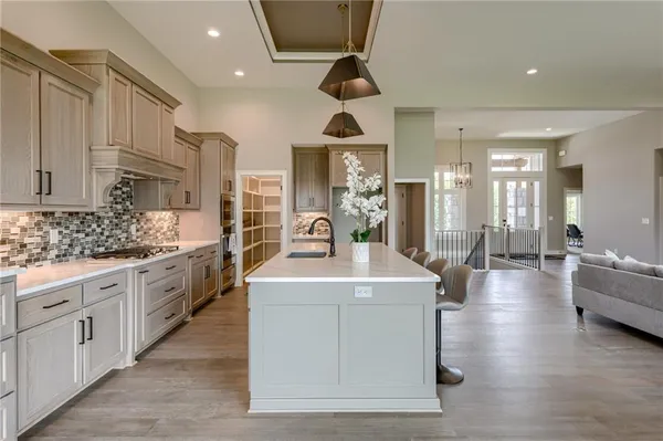 $830,000 | 2615 Northeast 91st Place, Kansas City, MO 64156