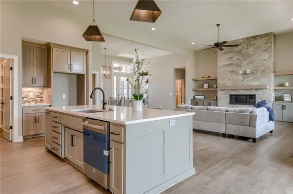 $830,000 | 2615 Northeast 91st Place, Kansas City, MO 64156