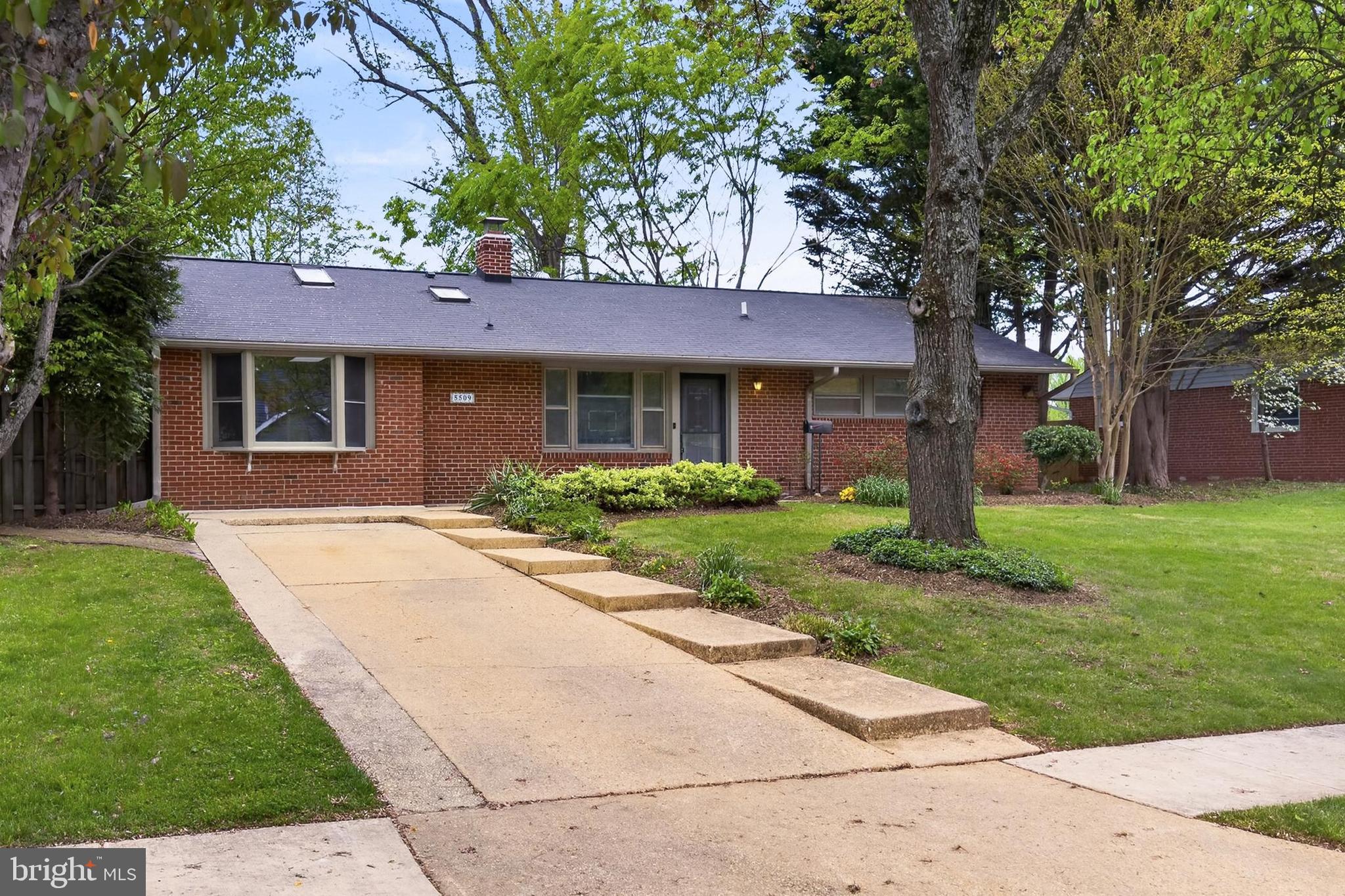 5509 Inverchapel Road Springfield, VA 22151 - Photo 2 of 34