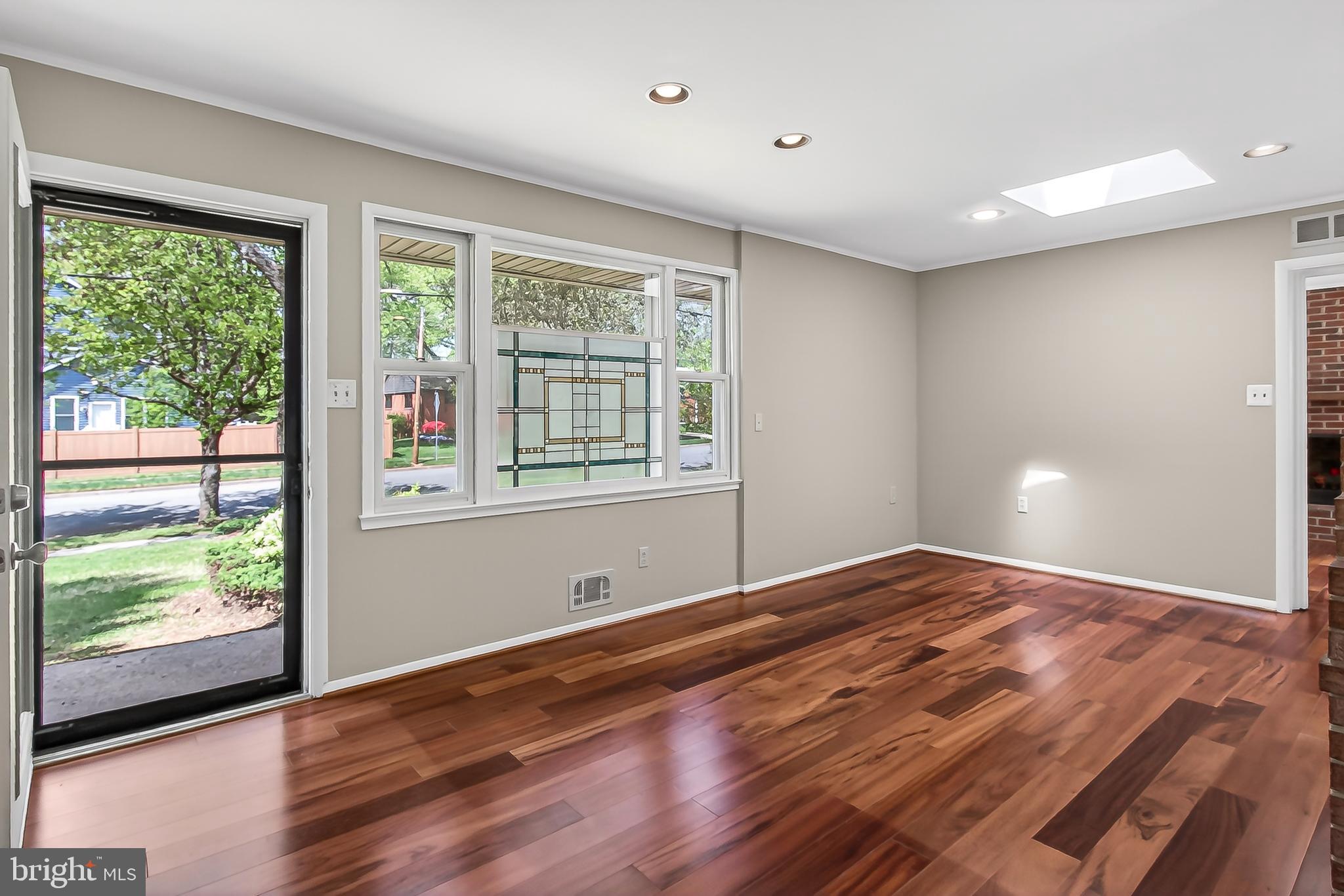 5509 Inverchapel Road Springfield, VA 22151 - Photo 3 of 34