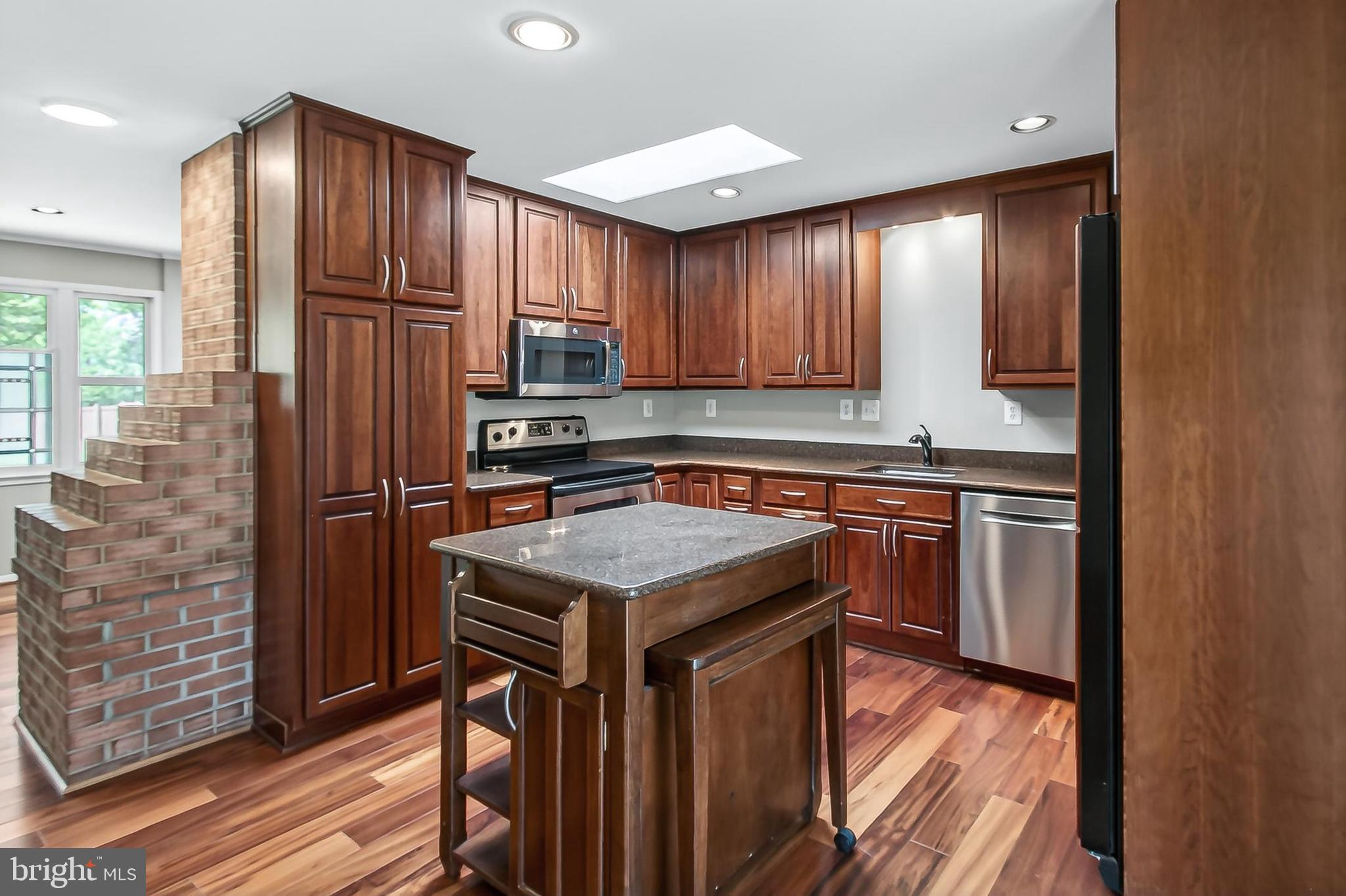 5509 Inverchapel Road Springfield, VA 22151 - Photo 9 of 34