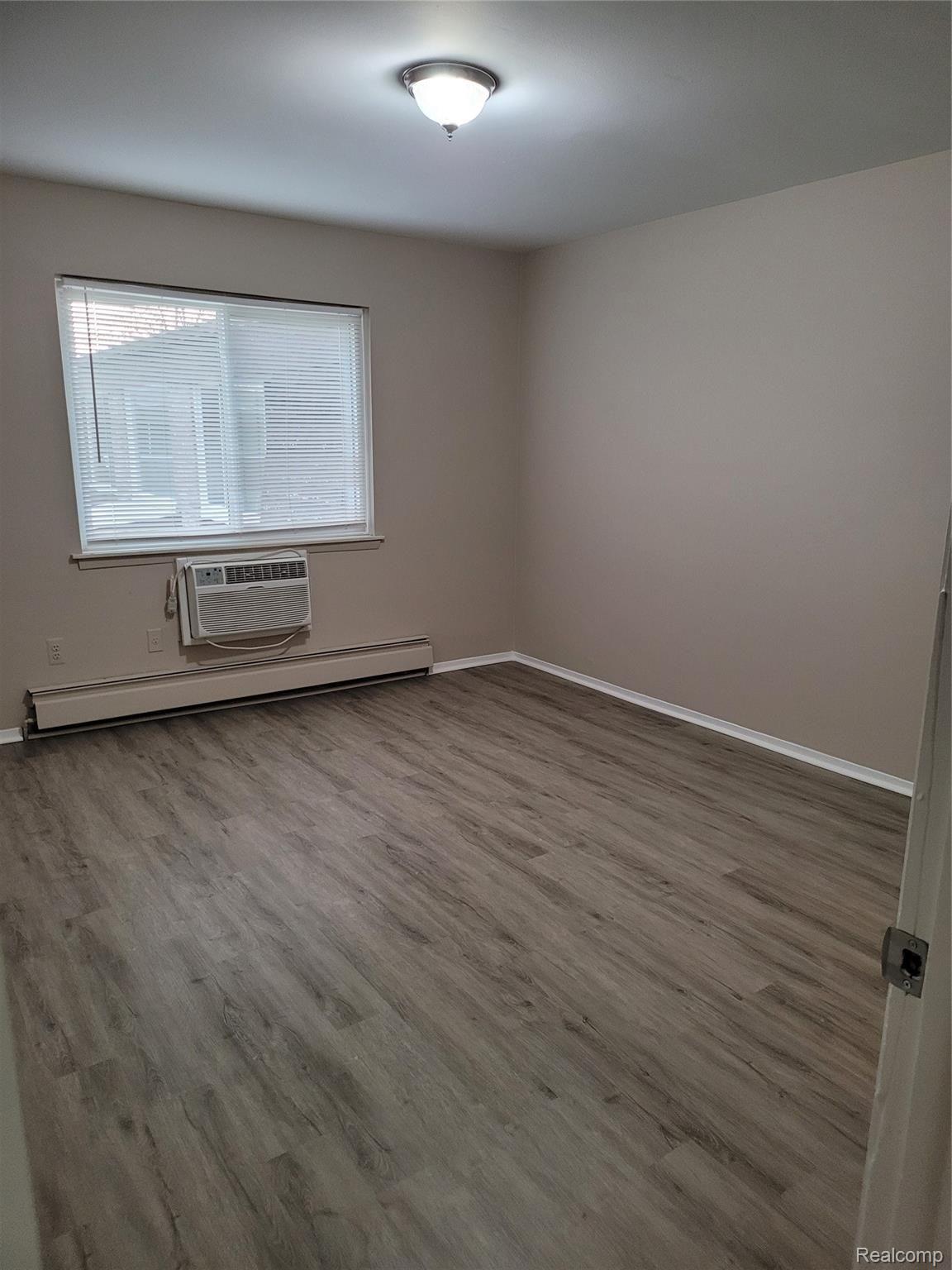 30229 Utica Road, Unit 229 Roseville, MI 48066 - Photo 15 of 25 Bedroom 1.jpg