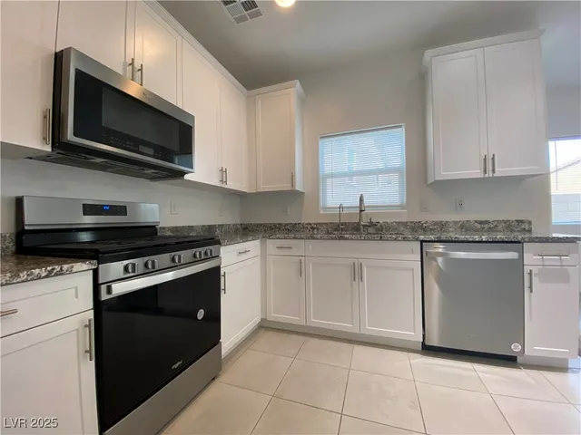 $2,000 | 412 Desert Cadence Street, Henderson, NV 89011