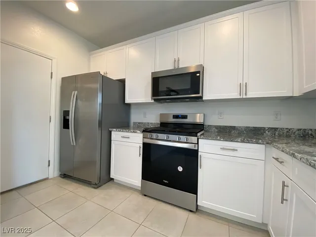 $2,000 | 412 Desert Cadence Street, Henderson, NV 89011