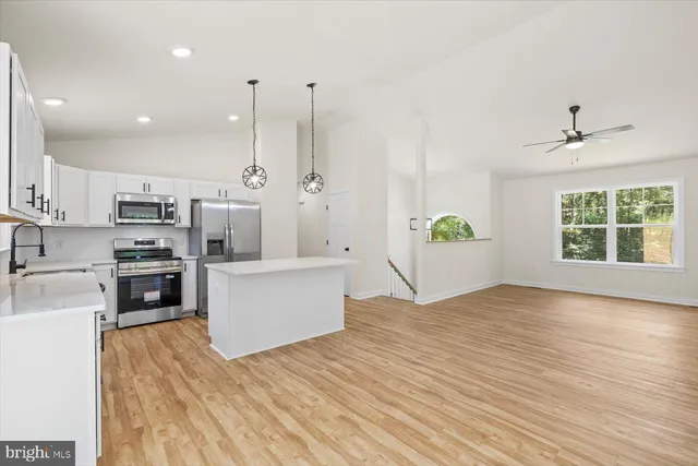 a view of utility room