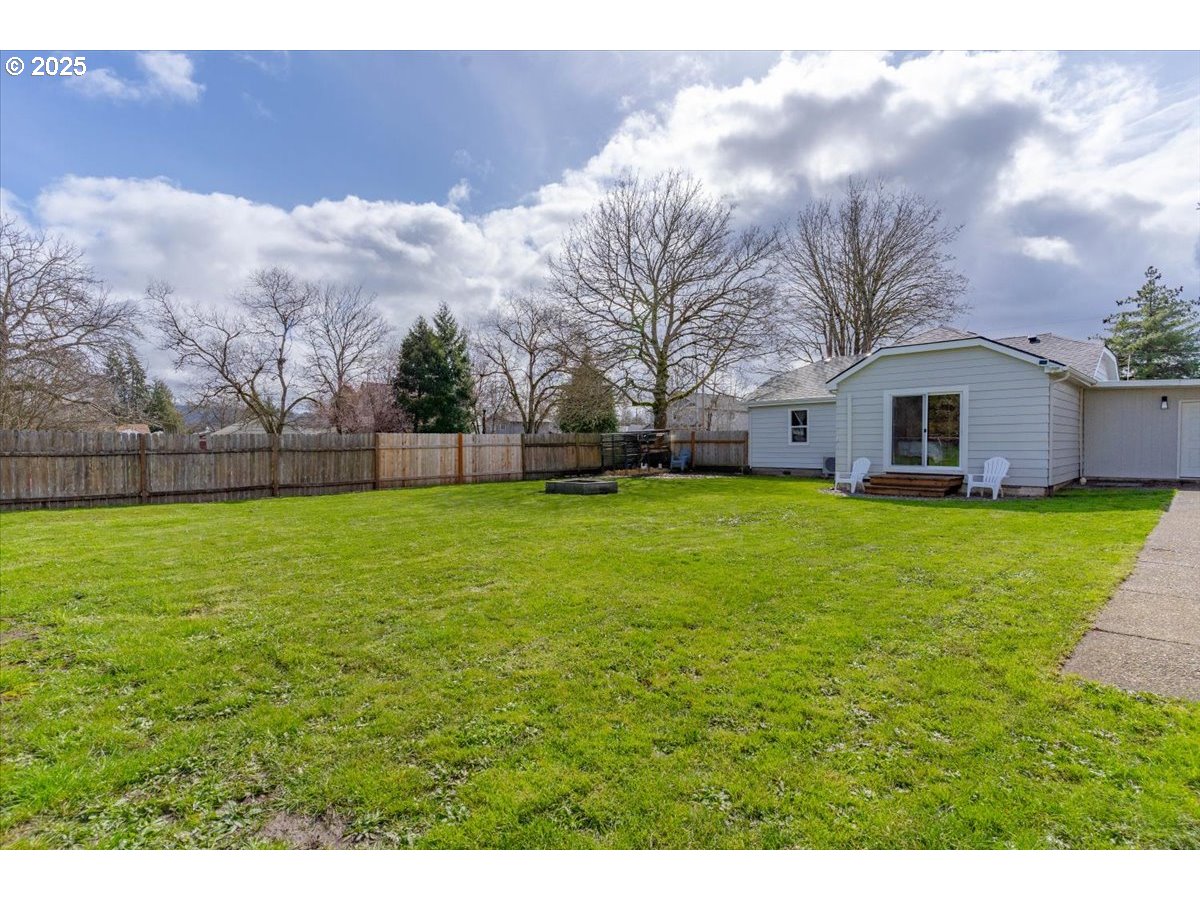 212 Picture Street Independence, OR 97351 - Photo 31 of 36