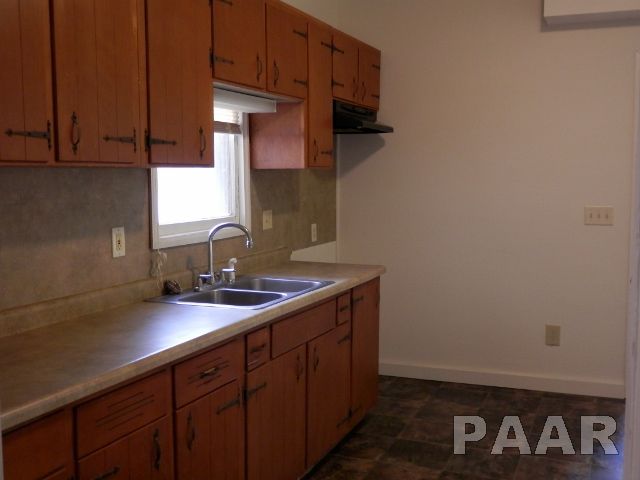 6029 West Farmington Road Peoria, IL 61604 - Photo 4 of 10 Gallery Image 4