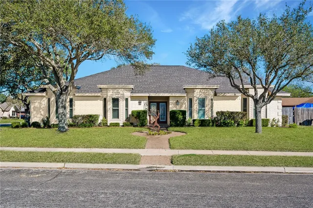 $439,900 | 425 Seco Drive, Portland, TX 78374