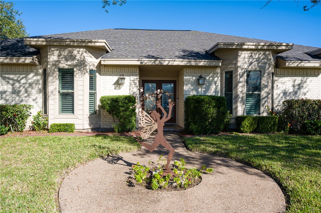 425 Seco Drive Portland, TX 78374 - Photo 3 of 39