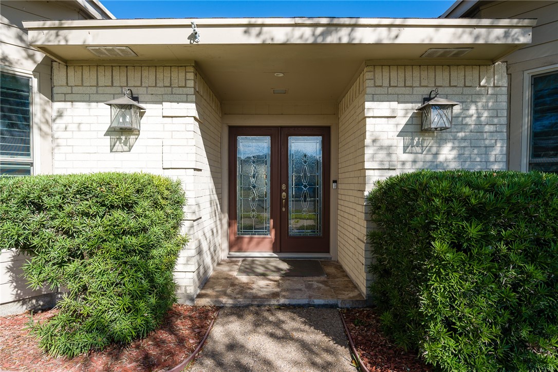 425 Seco Drive Portland, TX 78374 - Photo 4 of 39