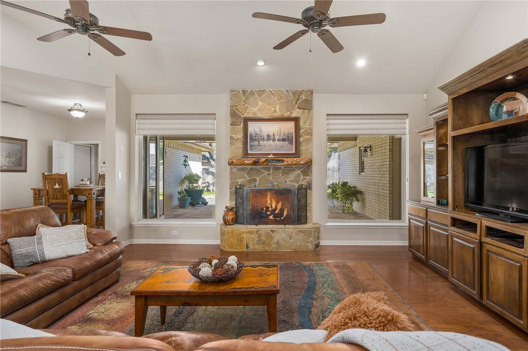 425 Seco Drive Portland, TX 78374 - Photo 8 of 39