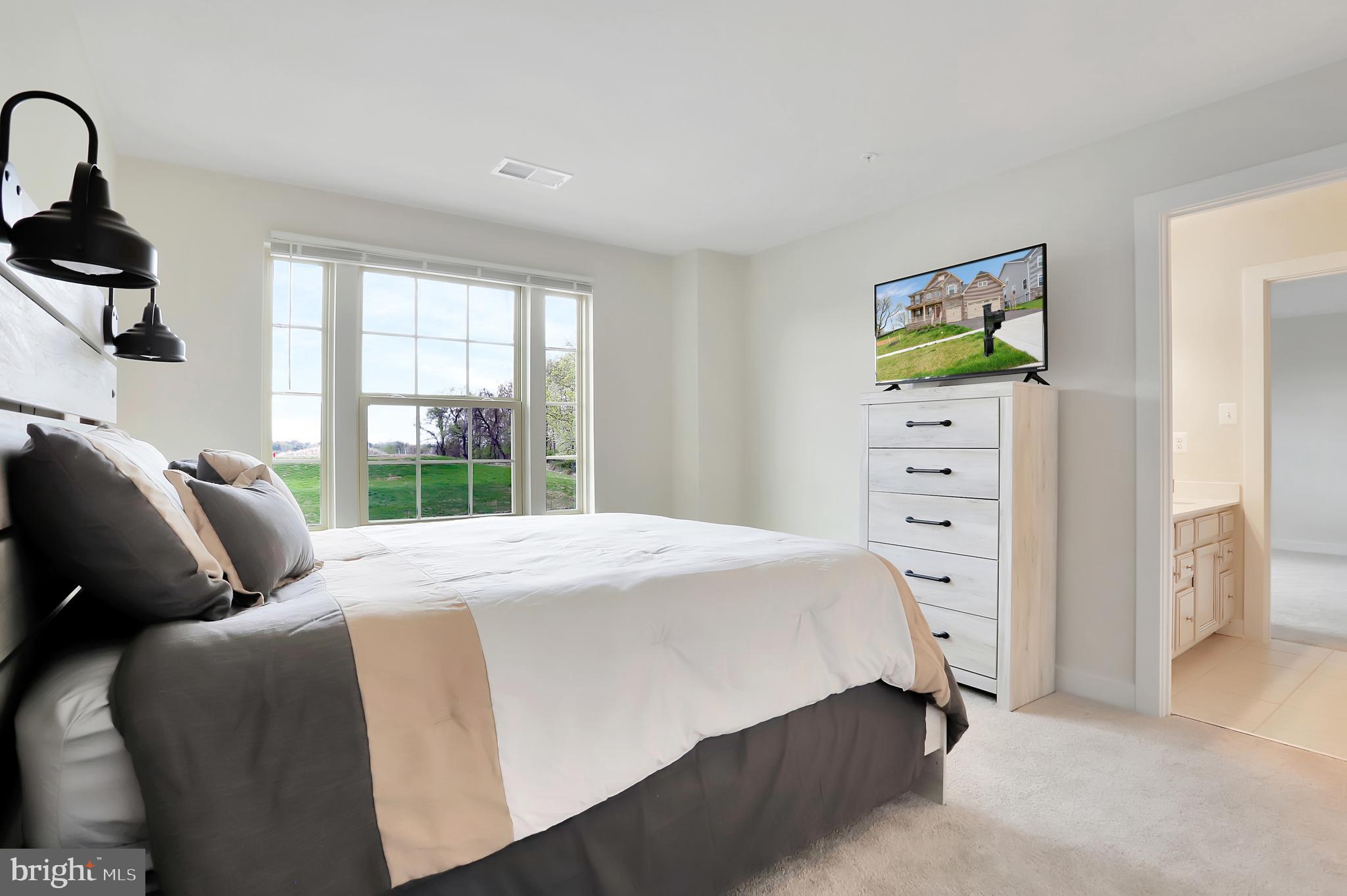 653 Central Avenue Brunswick, MD 21716 - Photo 29 of 62 Second Bedroom