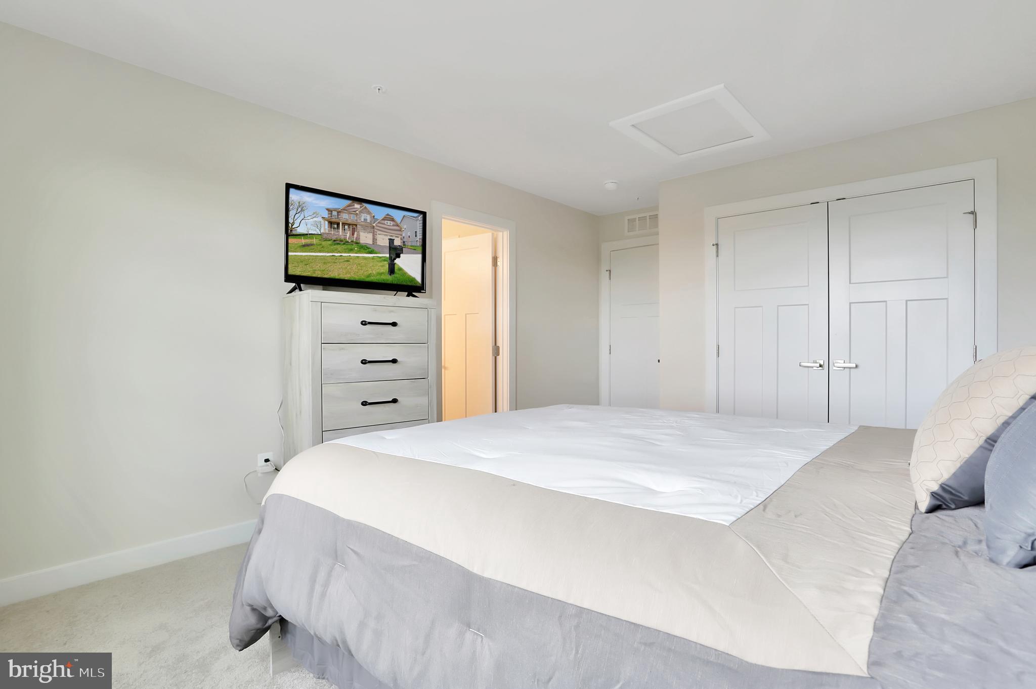 653 Central Avenue Brunswick, MD 21716 - Photo 30 of 62 Second Bedroom