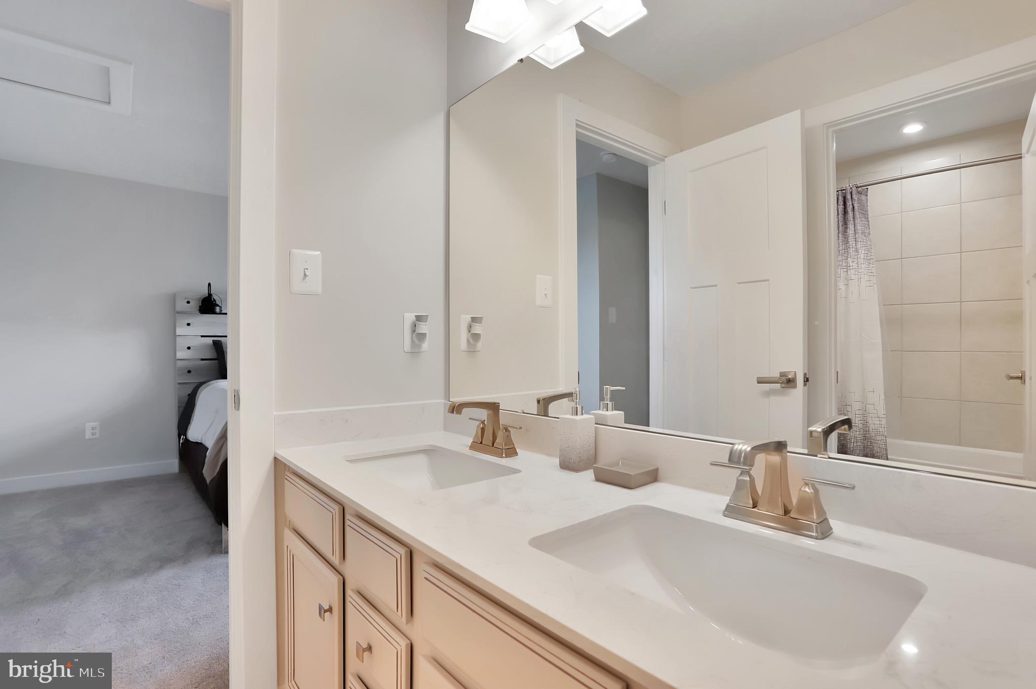 653 Central Avenue Brunswick, MD 21716 - Photo 31 of 62 Full Bathroom