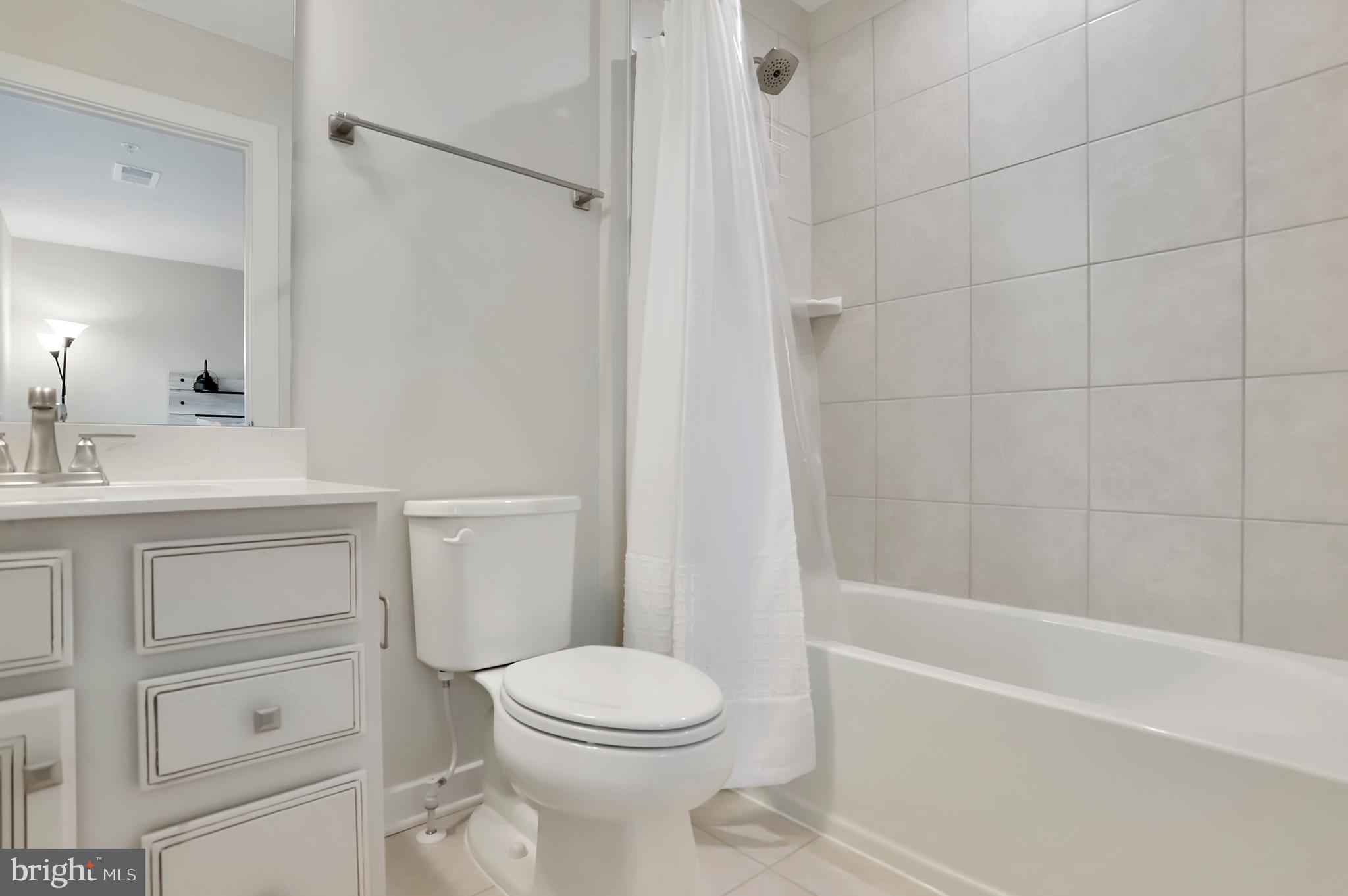 653 Central Avenue Brunswick, MD 21716 - Photo 38 of 62 Full Bathroom