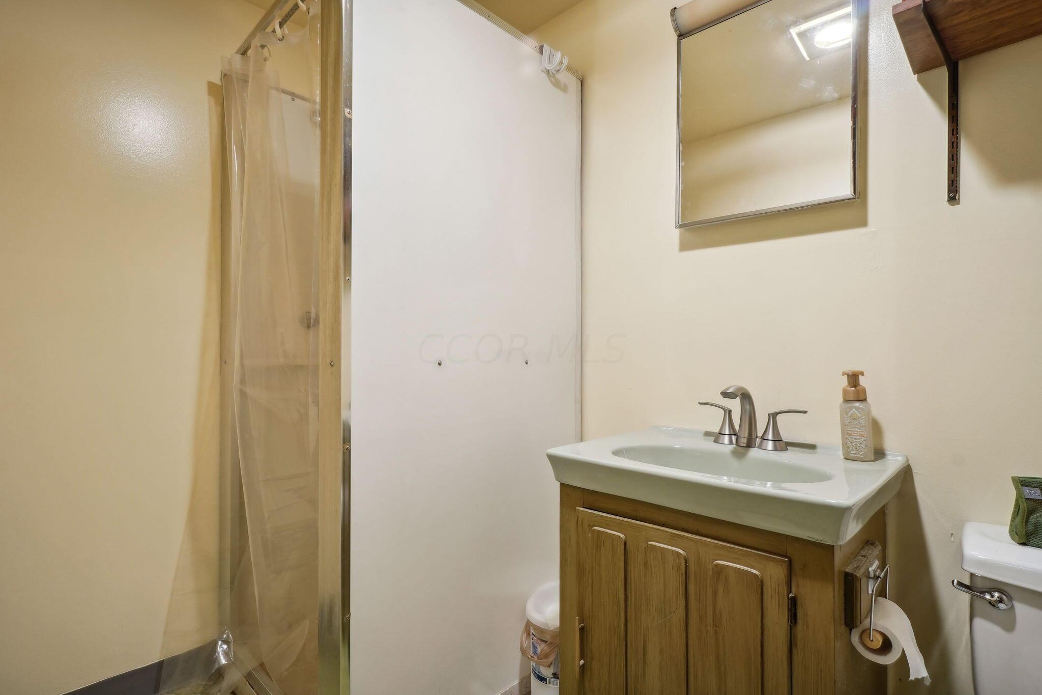 2483 Shrewsbury Road Columbus, OH 43221 - Photo 21 of 26 Basement full bathroom