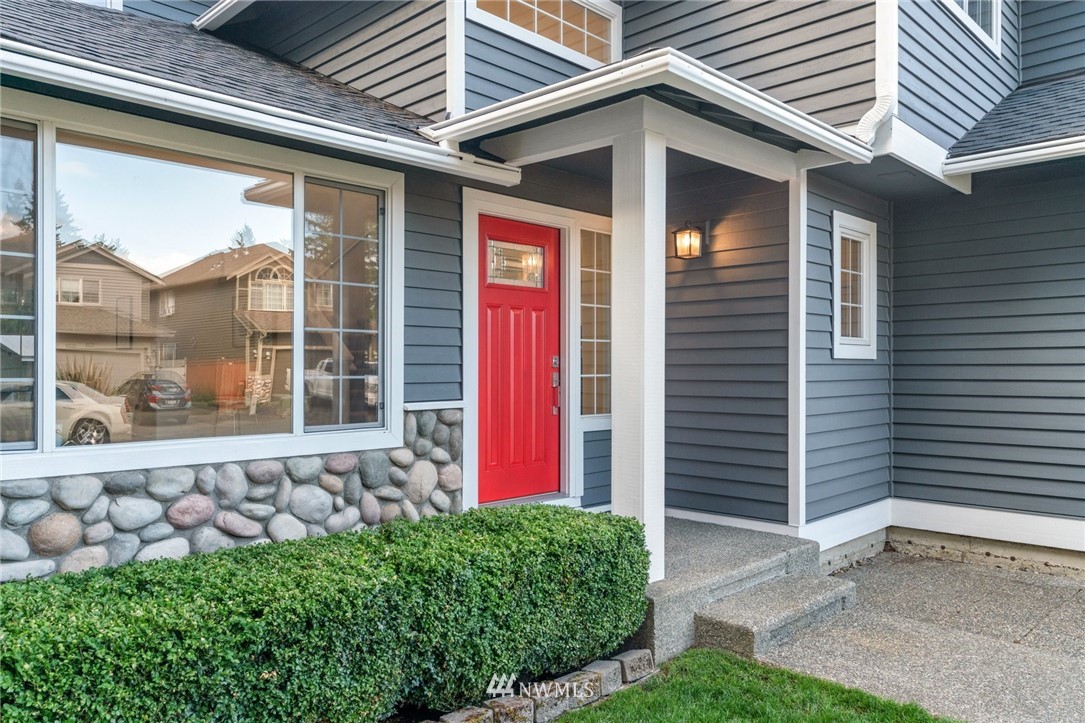 3135 Northeast 19th Place Renton, WA 98056 - Photo 4 of 37 Gallery Image 4