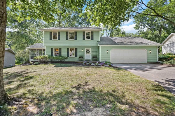 $550,000 | 10 Stonecrest Circle, Madison, WI 53717