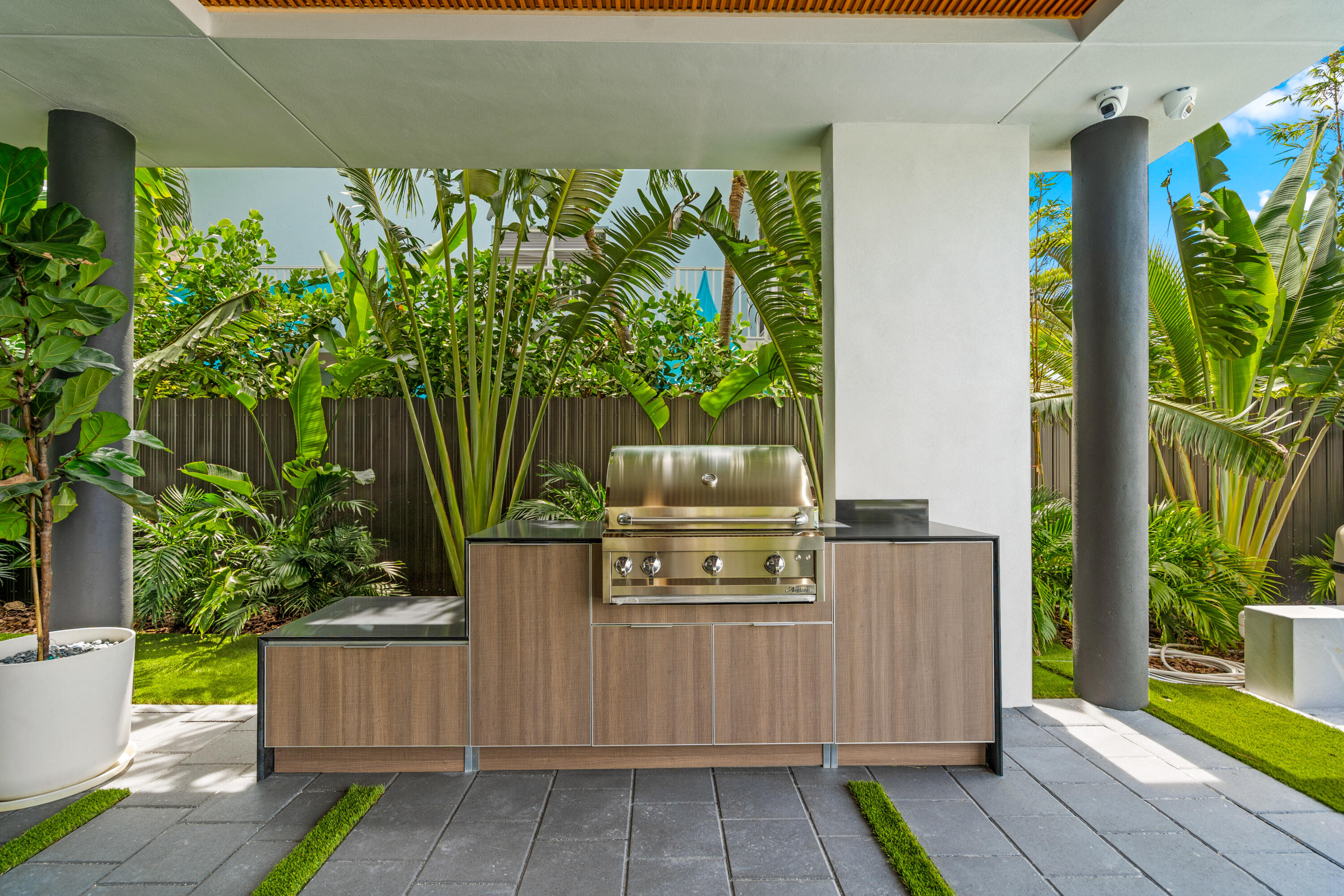 16 South Exuma Road Key Largo, FL 33037 - Photo 14 of 74 a view of outdoor space with garden