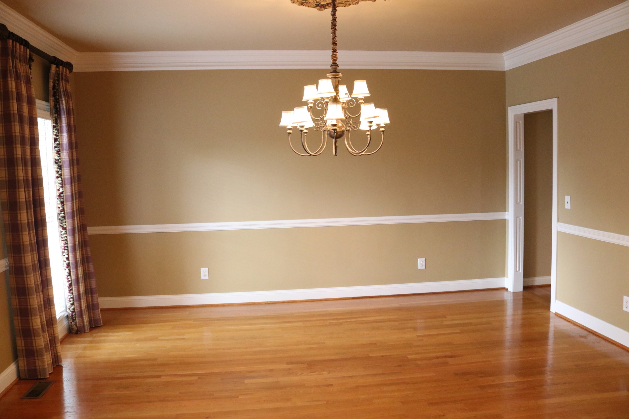 216 Lake Ridge Court Franklin, TN 37069 - Photo 13 of 75 a view of a livingroom with a chandelier