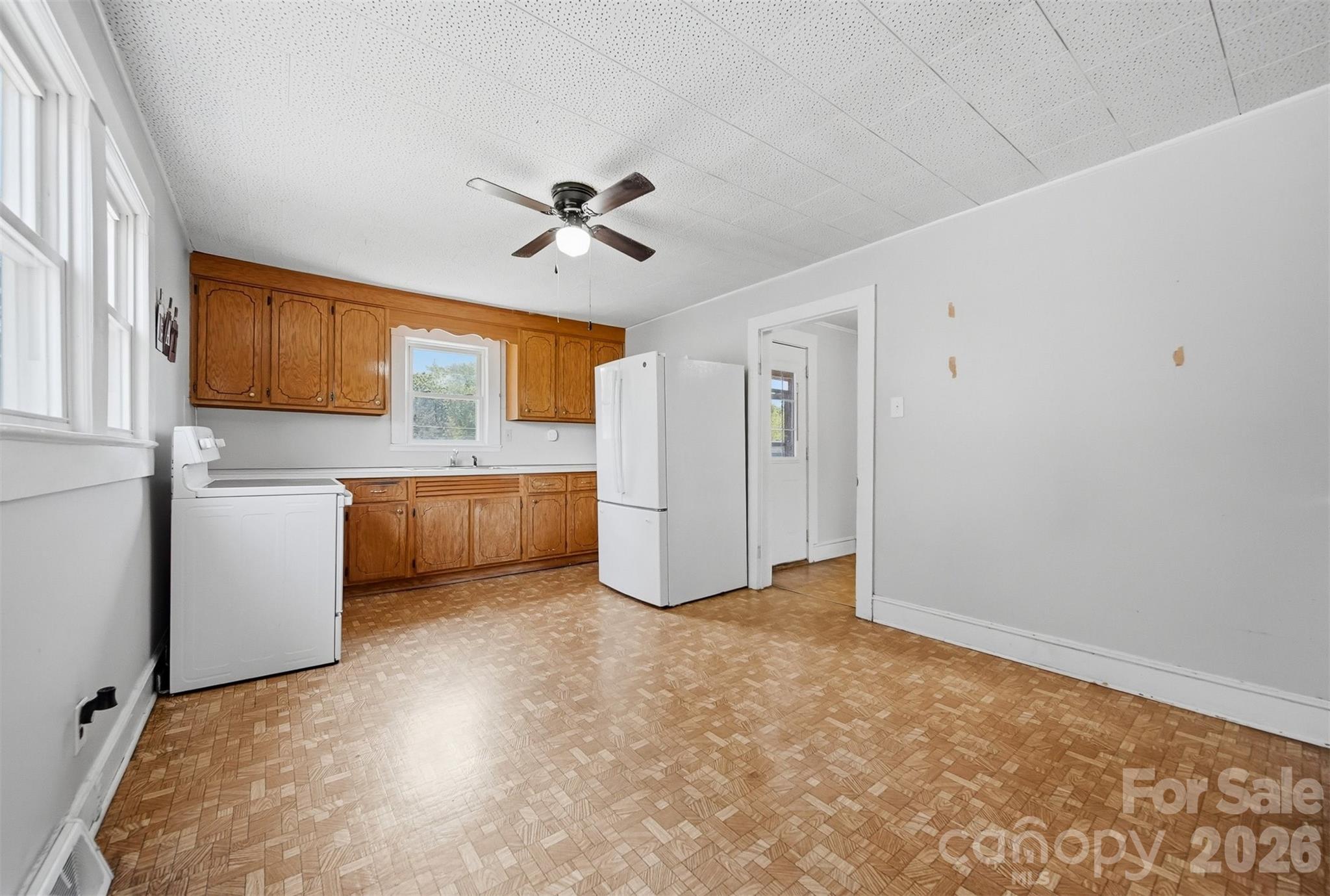 592 Main Street Hudson, NC 28638 - Photo 8 of 33