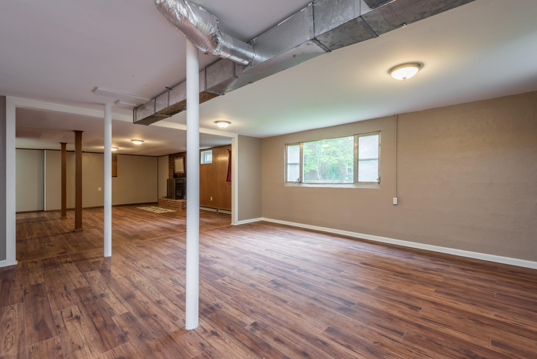 111 Locust Lane Oak Ridge, TN 37830 - Photo 28 of 39 a view of an empty room with wooden floor and a window