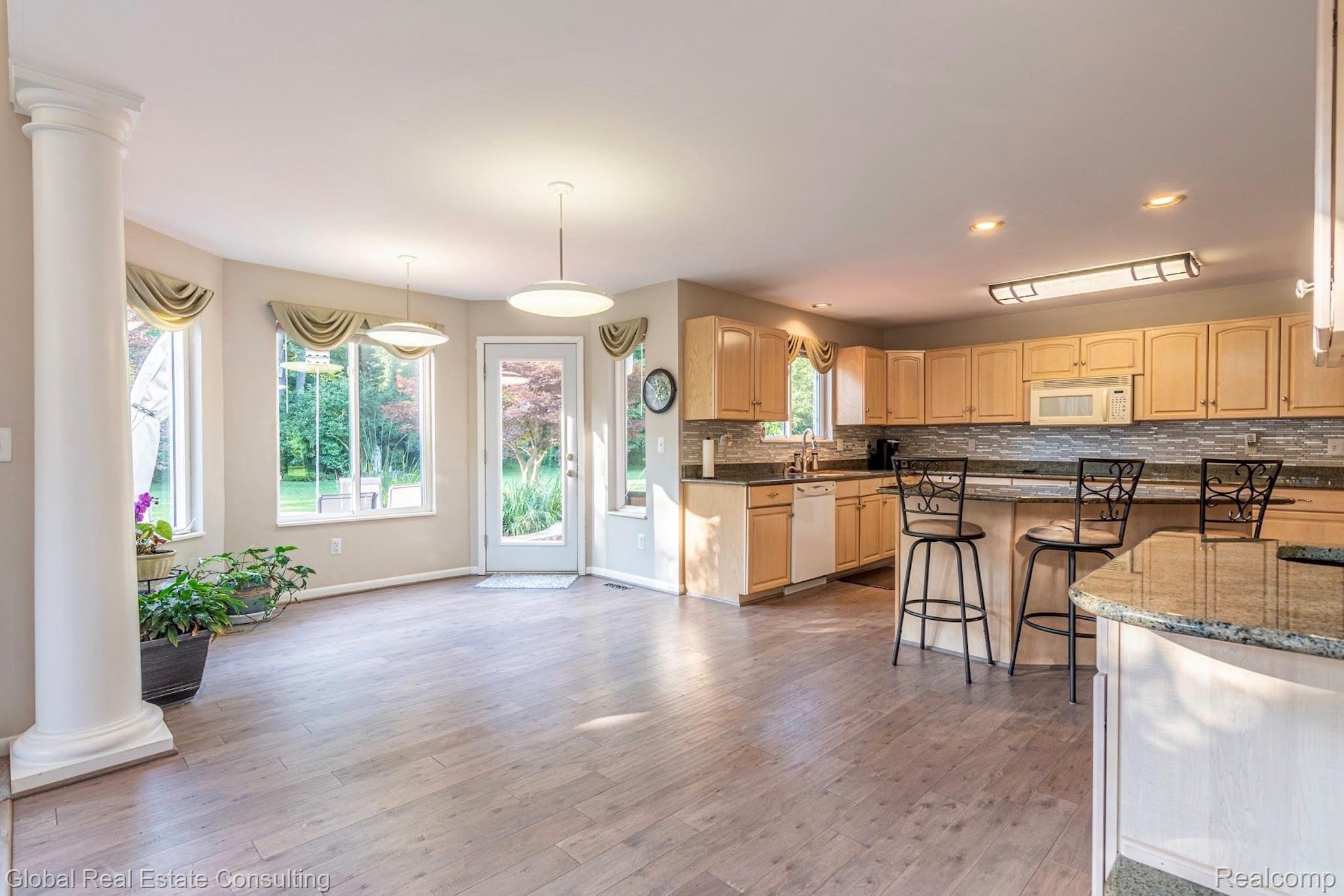 47756 Rochester Drive Novi, MI 48374 - Photo 12 of 62 Eat In Kitchen.jpg