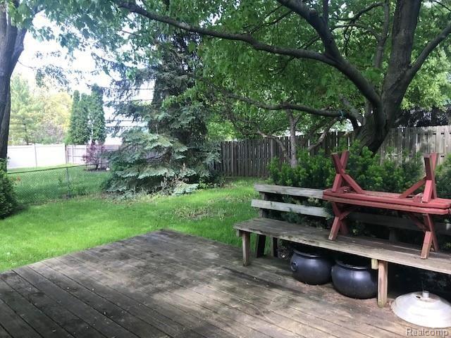 24590 Queens Pointe Novi, MI 48375 - Photo 4 of 20 Queenspt DeckV2.jpg