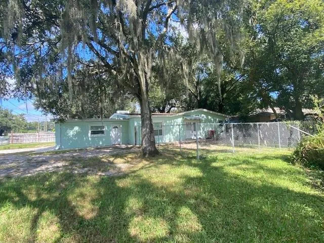 a view of a yard with a tree