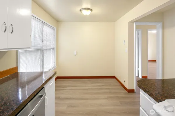 a view of empty room with window
