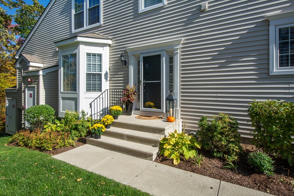 17 Kelly Way, Unit 17 Canton, MA 02021 - Photo 2 of 19 Gallery Image 2