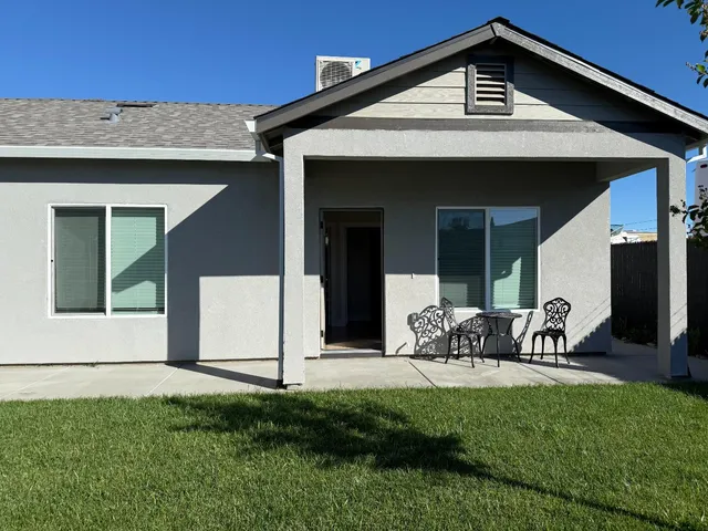 $2,000 | 6315 Ventura Street, Unit 1 & 2, Sacramento, CA 95822