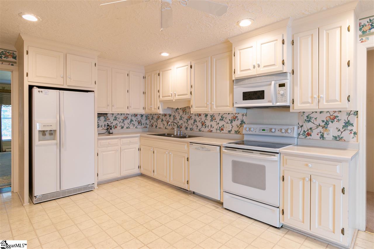 722 Calvert Avenue Clinton, SC 29325 - Photo 4 of 35