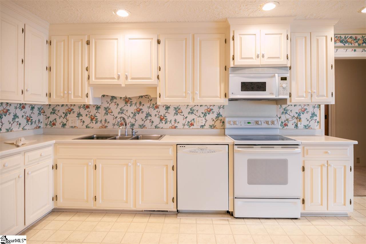 722 Calvert Avenue Clinton, SC 29325 - Photo 5 of 35