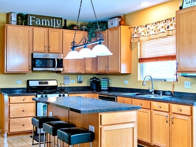 227 Stonegate Road Bolingbrook, IL 60440 - Photo 11 of 37