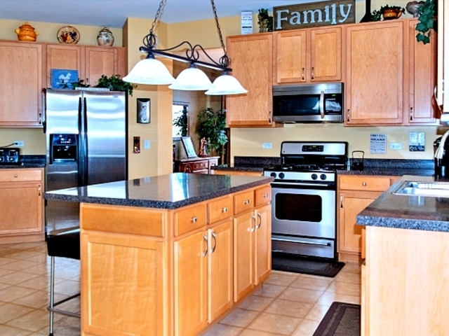 227 Stonegate Road Bolingbrook, IL 60440 - Photo 12 of 37