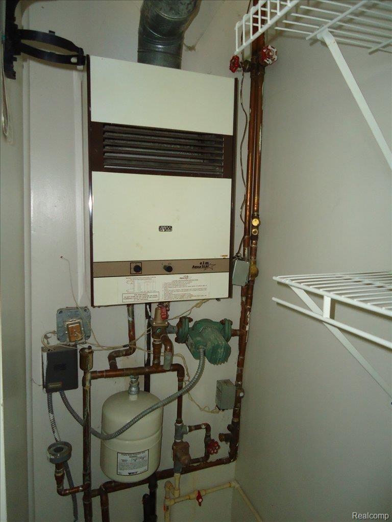 451 Heights Road Lake Orion, MI 48362 - Photo 15 of 19 DSC00948.JPG