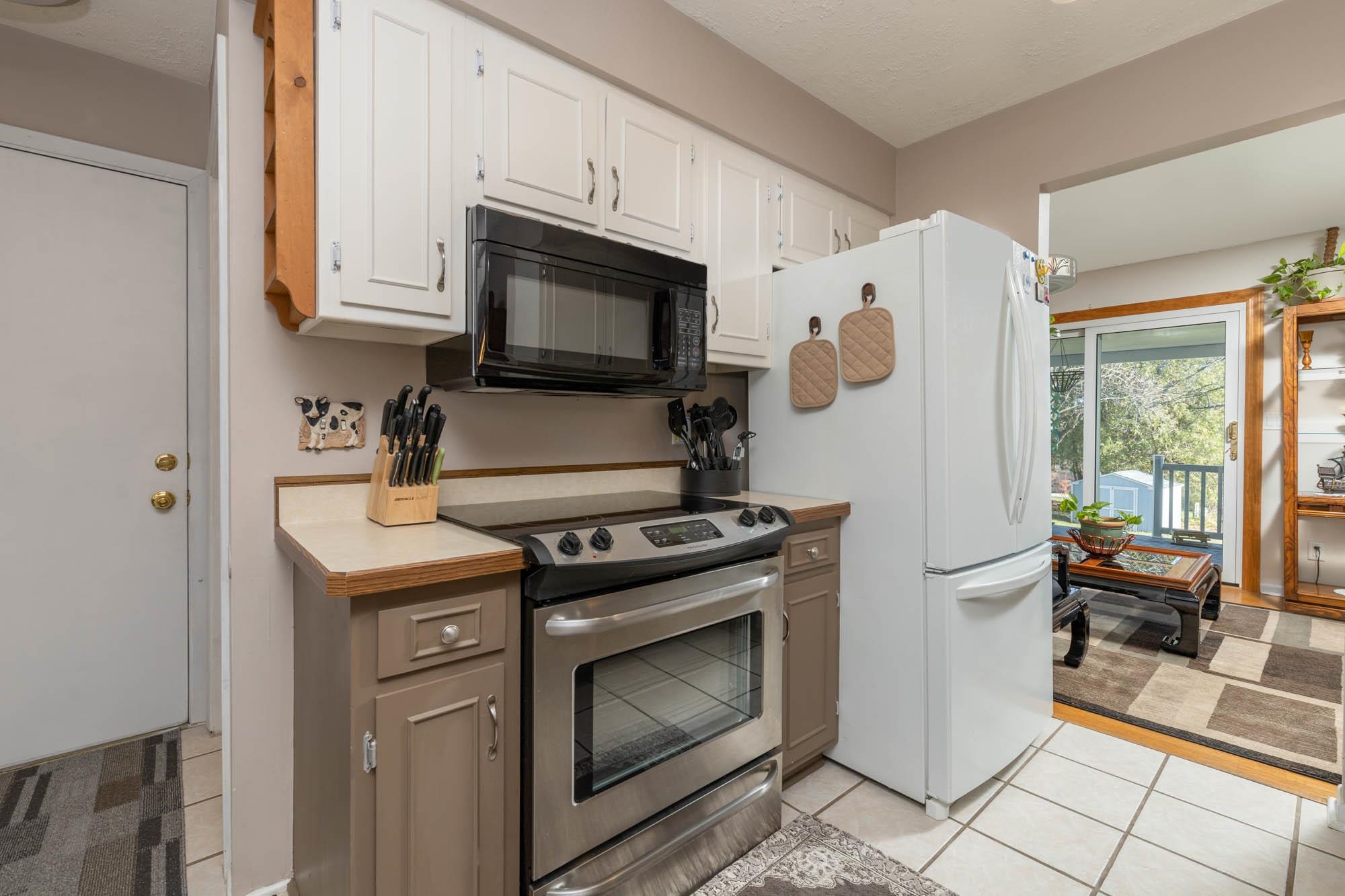 90 Lake Summerset Road Lake Summerset, IL 61019 - Photo 10 of 35 a kitchen with a stove and a sink