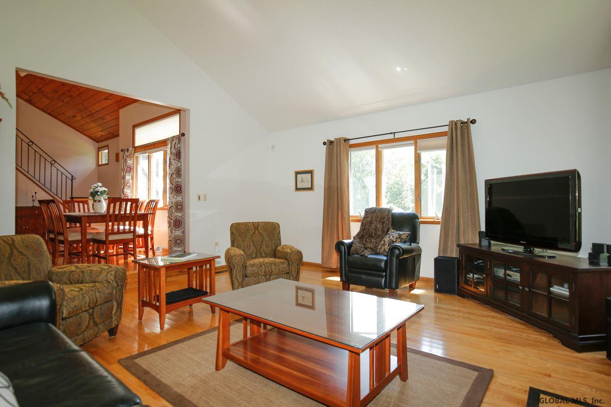 155 Anthony Road Halfmoon, NY 12065 - Photo 6 of 25 Photo 6