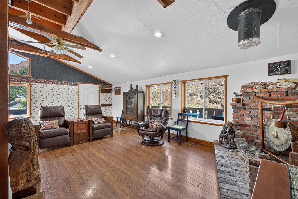 302 Berger Street Riggins, ID 83549 - Photo 7 of 30 Unit 302A, Living Room