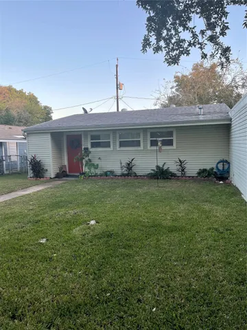 $1,875 | 119 Albacore Avenue, Galveston, TX 77550